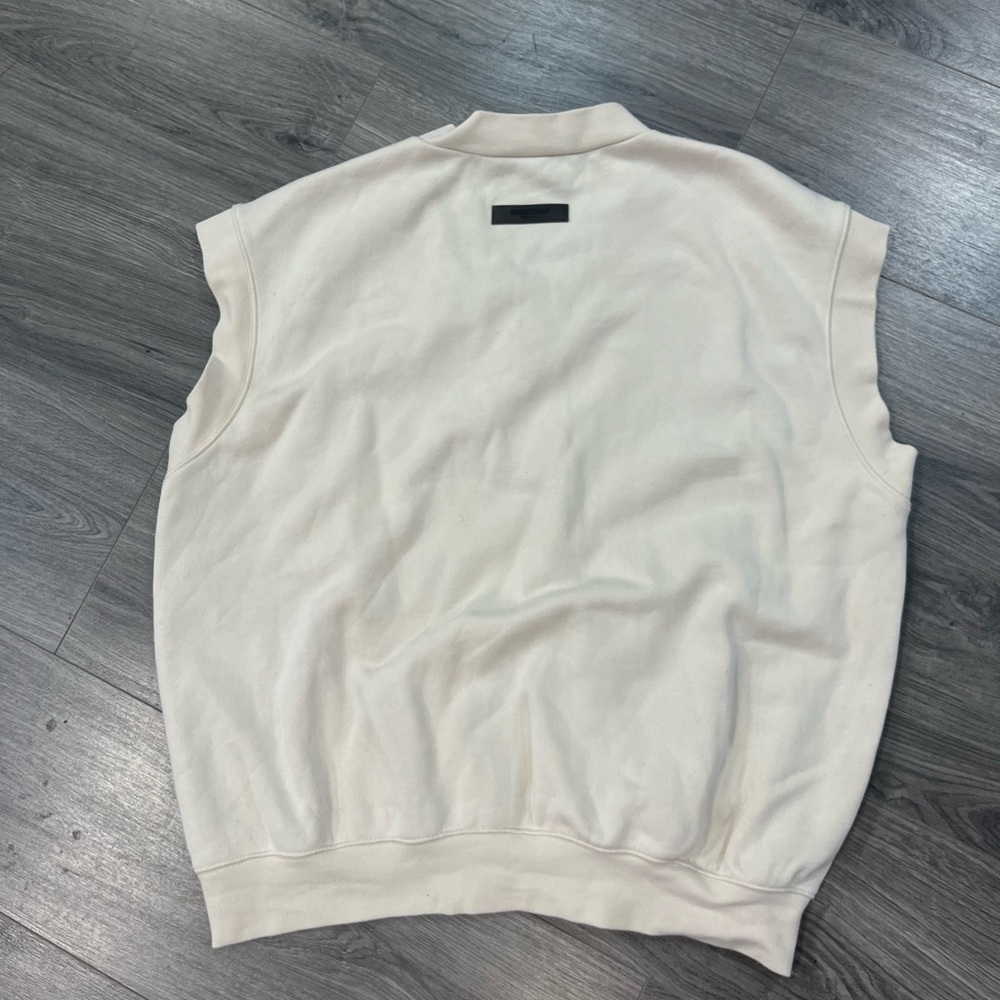 Essentials vest - Picture 2 of 7